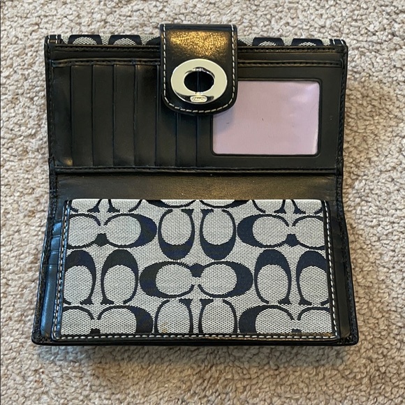 Coach Wallet - Picture 4 of 4